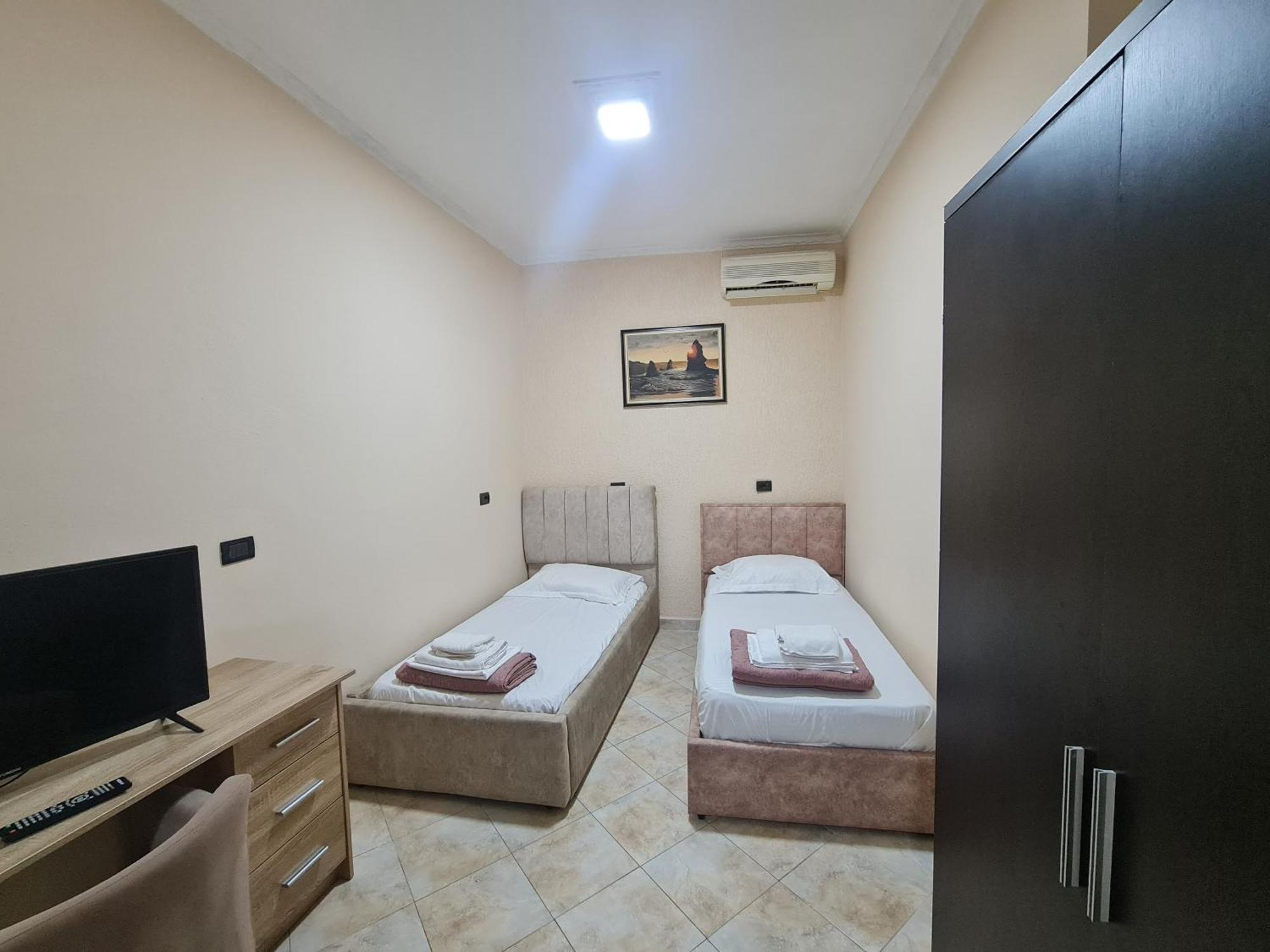 Hotel La Villa 地拉那 外观 照片