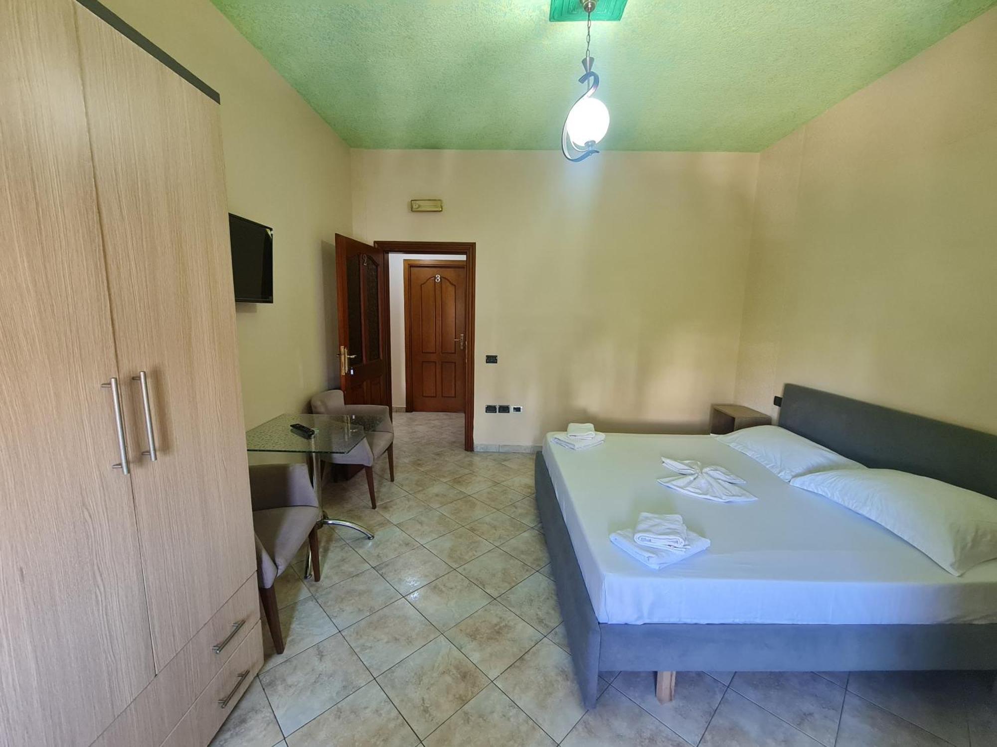 Hotel La Villa 地拉那 外观 照片